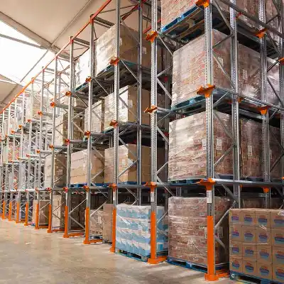 Trabajo con palets en almacén de Cádiz